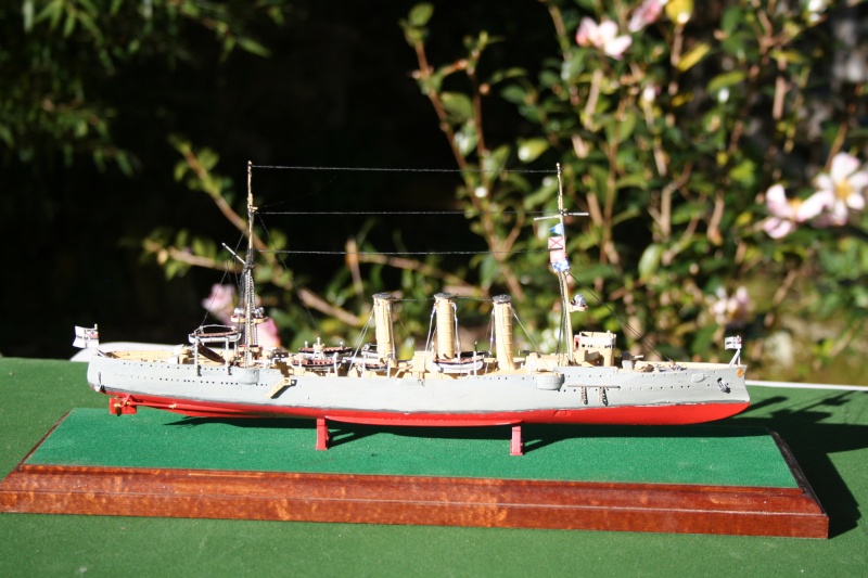 SMS Emden ( 1908) au 1/350 de Revell par Michaud Img_6317