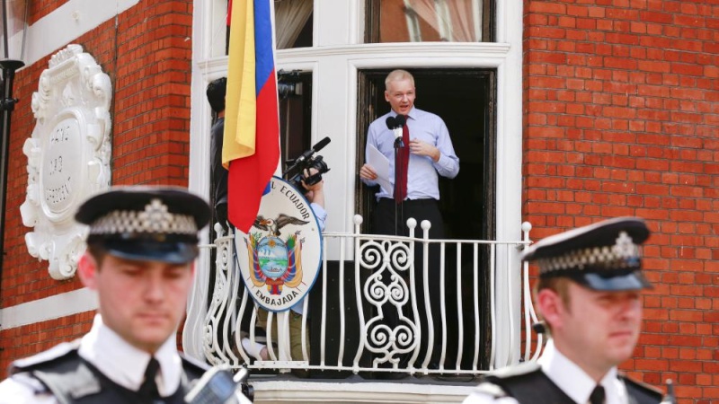 La police britannique lève la surveillance 24 heures sur 24 de Julian Assange devant l'ambassade d'Equateur 70962910