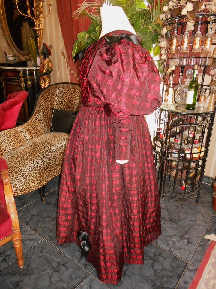 Robe de jour vers 1830 , époque romantique , taille 46-48 10176210