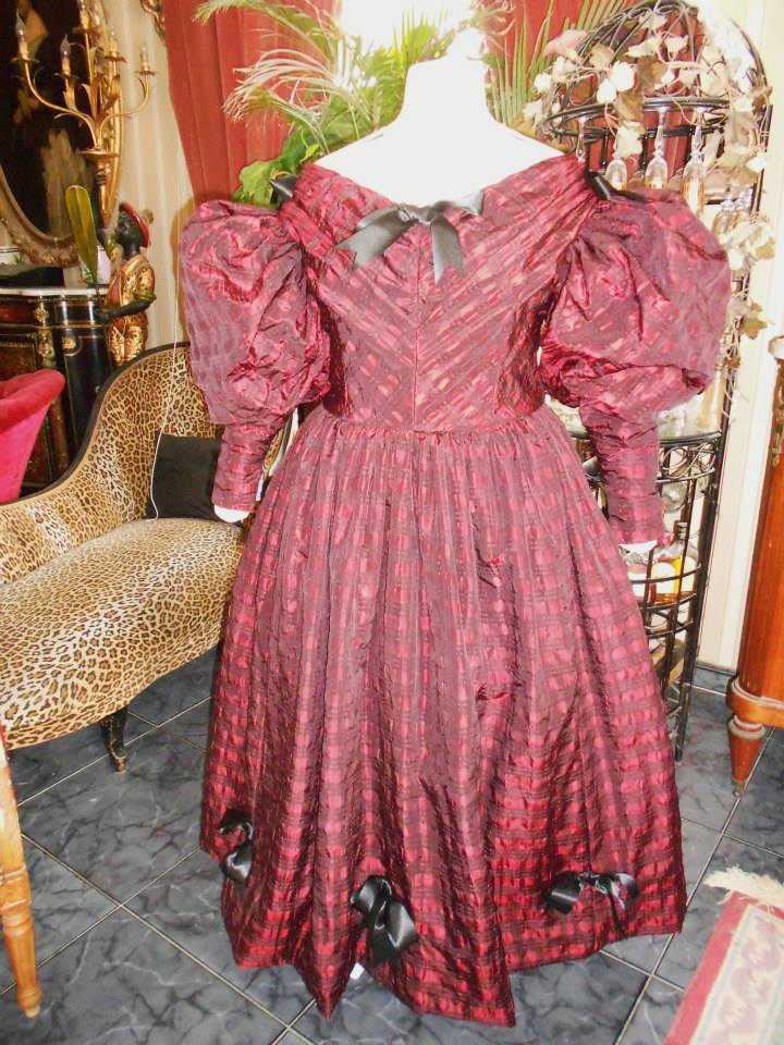 Robe de jour vers 1830 , époque romantique , taille 46-48 19020210