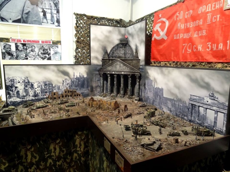 Un beau et grand diorama Berlin 1945. 110