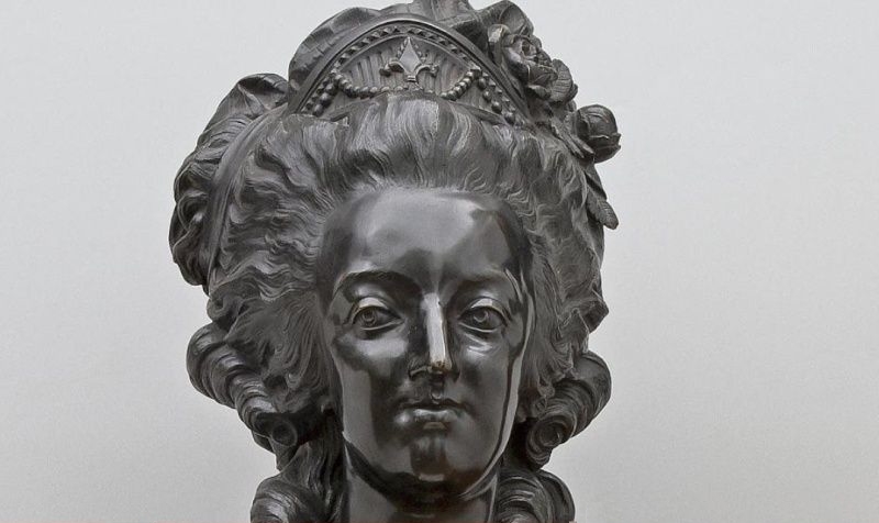 Buste en bronze de Marie-Antoinette par Houdon ? Zmini11