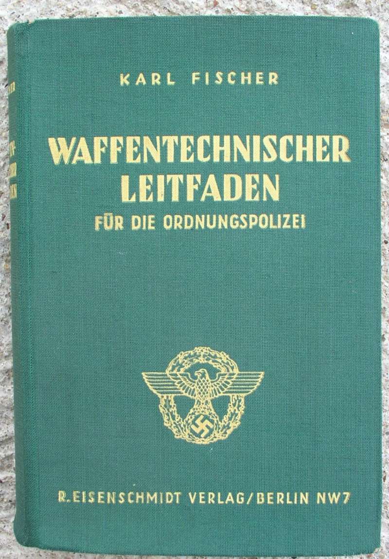 Livre sur l'équipement et l'armement de la police allemande de KARL FISCHER 1941 P1010010