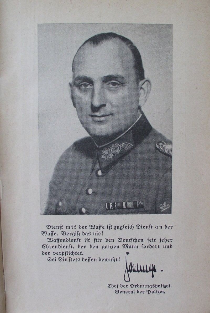 Livre sur l'équipement et l'armement de la police allemande de KARL FISCHER 1941 P1010012