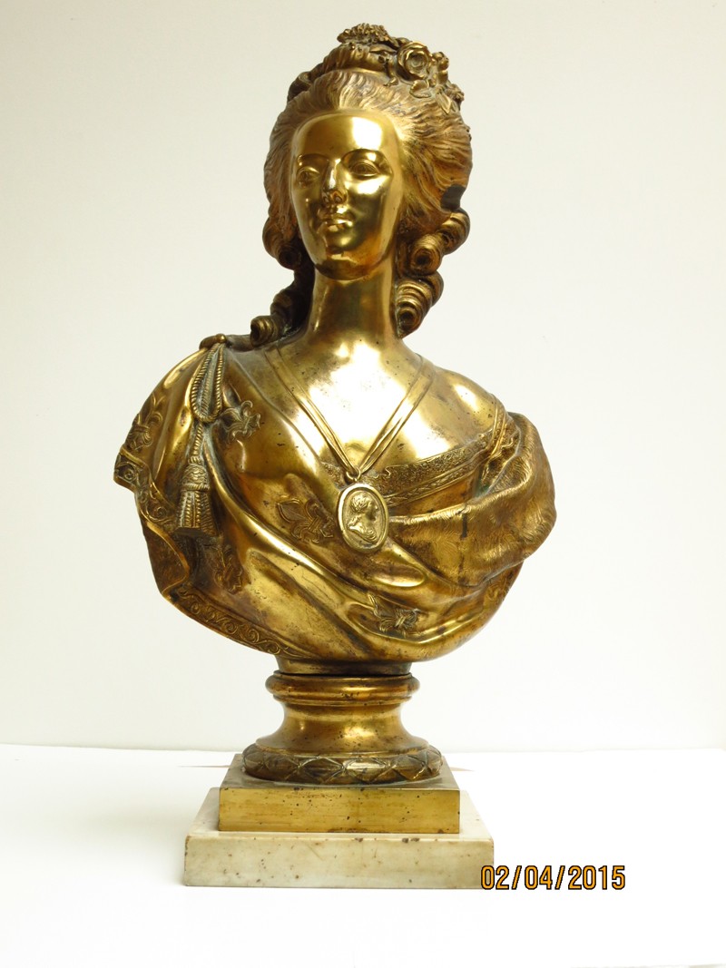 Buste de Marie-Antoinette en bronze par Rémond 1786 Copie_11