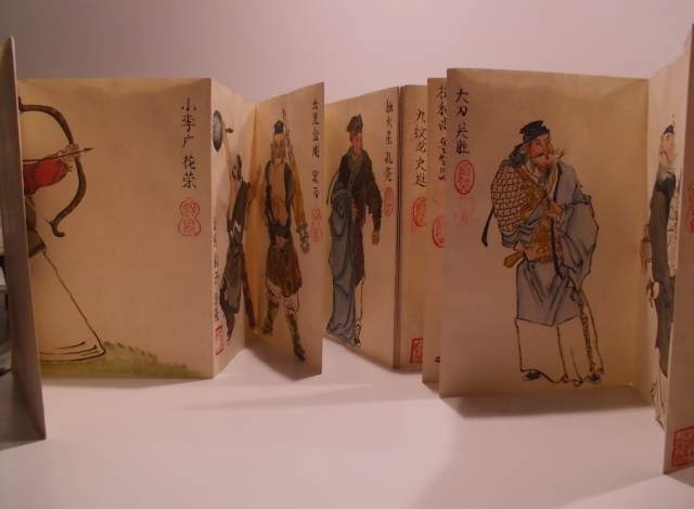 Livret chinois accordéon avec illustrations des personnages du roman "water margin" Dscn0210