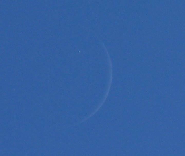 Transparent/Translucent Moon Zeoeor10