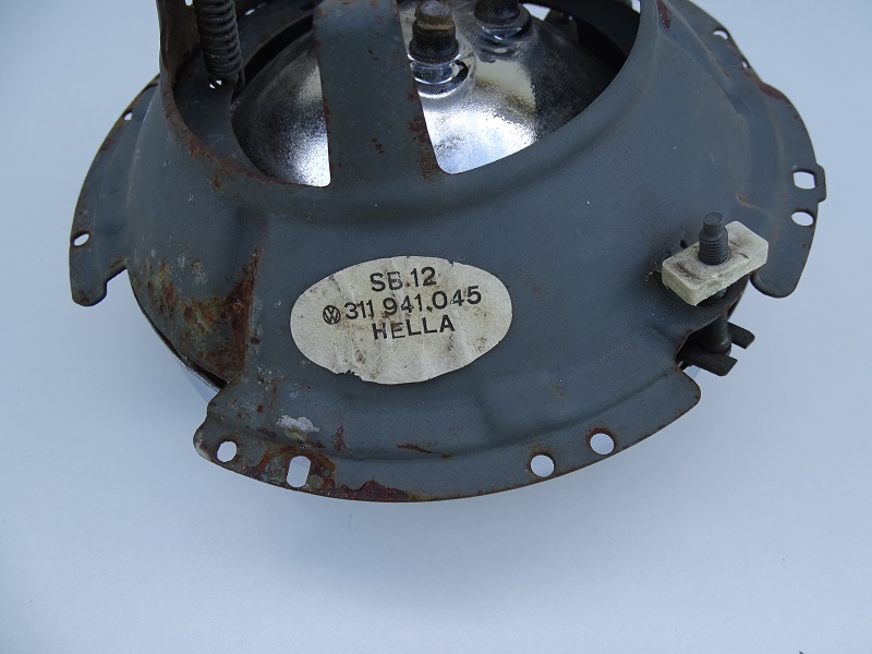 Montage phare sur kg de 1968 Dsc01423