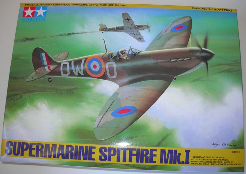 Supermarine Spitfire Revell Maquette d'avion avec colle, peinture et  pinceau 1:72 : : Jeux vidéo