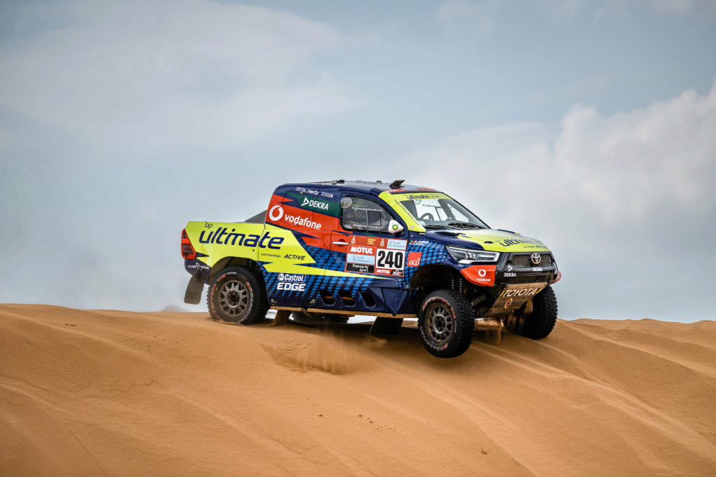 DAKAR 2022 - N°240 TOYOTA HILUX "Overdrive Toyota" M.Barbosa/P.Velosa 27113110