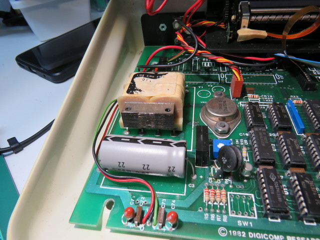 Un "oncle/cousin" de l'Oric ? 1410