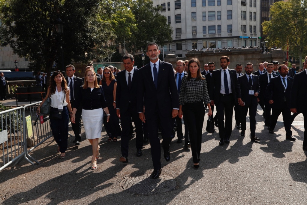 AGENDA DE SM. REYES FELIPE y LETIZIA (Tema precedente ) - Página 28 Esp1110