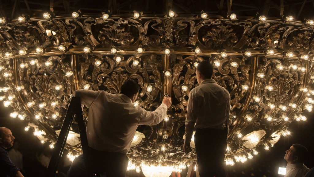 "OPERATIVO ARAÑA" O LA LIMPIEZA DE LA LÁMPARA DEL TEATRO COLÓN Foto3461