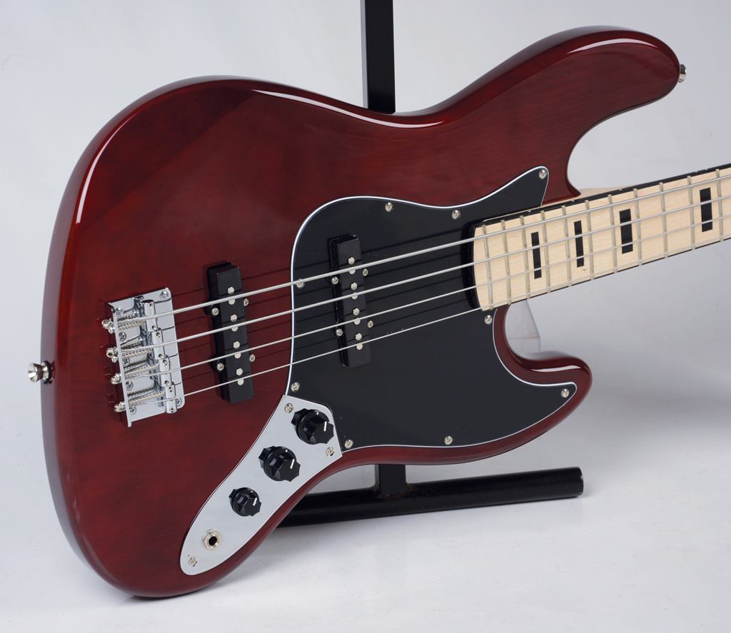 Strinberg lança uma linha jazz Bass. Strinb13
