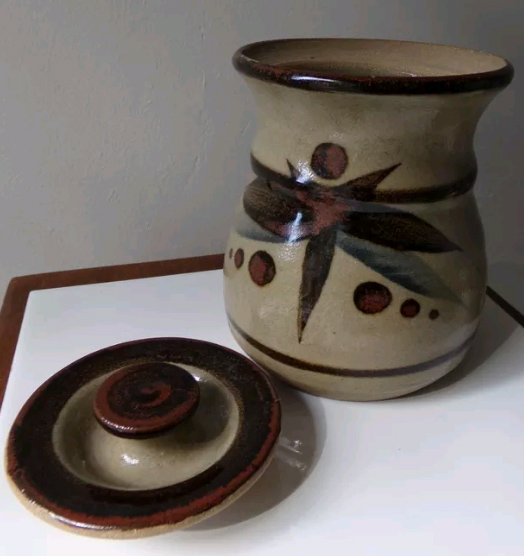 Lidded Jar or Pot Stoneware? MB mark Lrm_ex12
