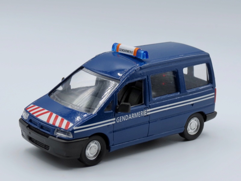 Citroën miniatures > "Véhicules des forces du maintien de l'ordre"  2002_j10