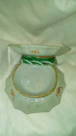 Pair of Chinese-looking small shallow bowls 20200235