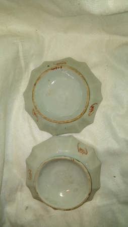 Pair of Chinese-looking small shallow bowls 20200237