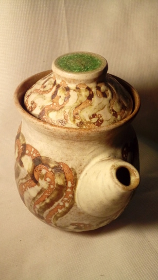 Short, fat (but not hairy) teapot, MP mark or MAP or MHP 20200395