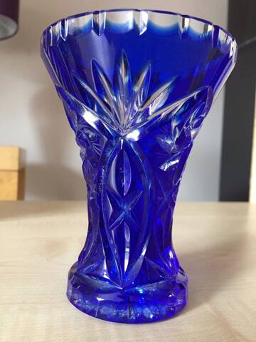Featured image of post Small Cut Glass Vase - I have no idea about its origin age.