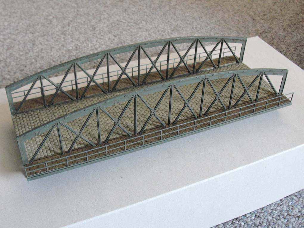 Straßenbrücke über die Gleise Dsc0910