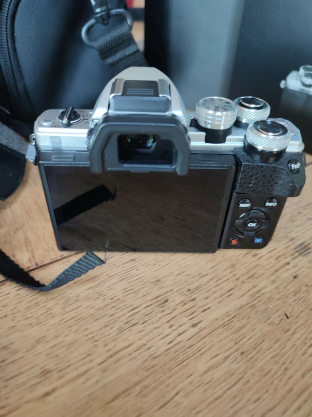 (VENDU ) Olympus OM-D EM10 Mk 2 + Accessoires 17004711