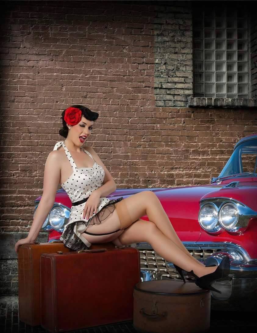 Pin-up et hotesse - Page 39 13072810
