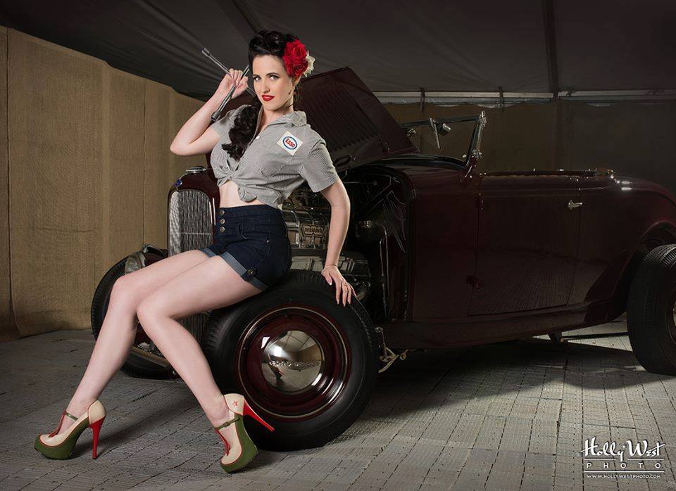 Pin-up et hotesse 13346910