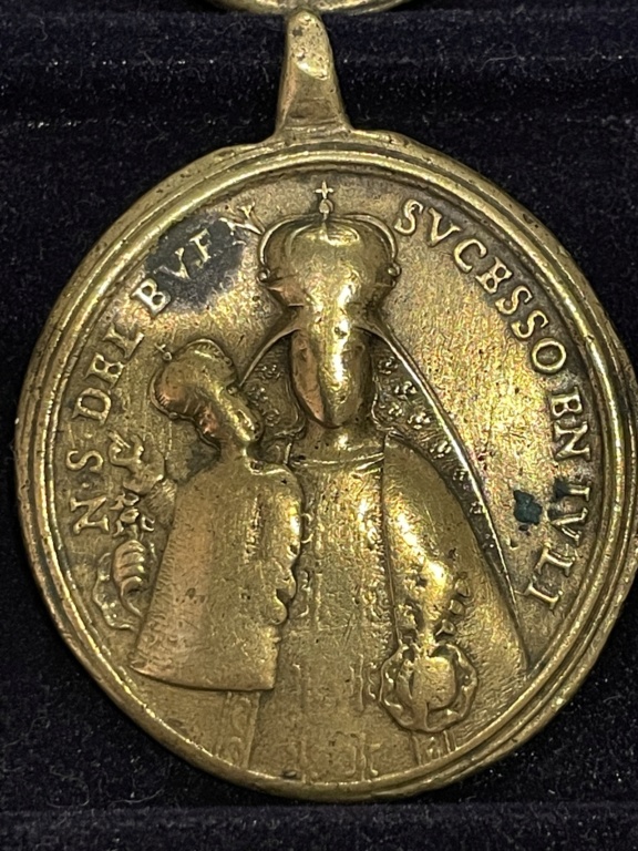 Medalla Crucifixión / Nuestra señora del buen suceso. B39f7d10