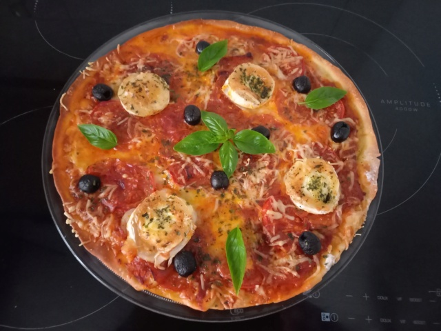 Pizza au chorizo et fromages. 20221018