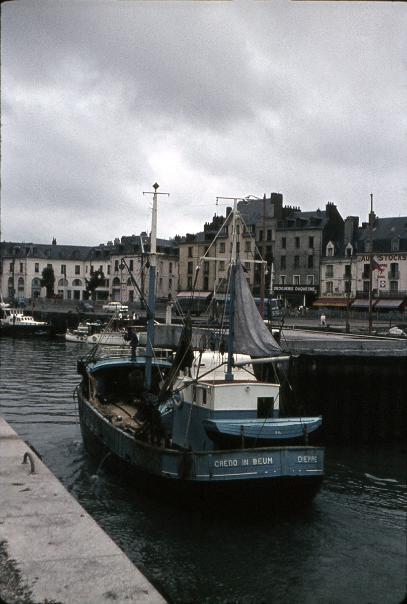 [Vie des ports] Quelques bateaux de pêche (sur nos côtes Françaises) - Page 11 19086213