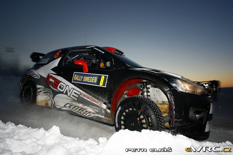 [WRC] 2011 - Rallye de Suède - Page 3 Pe_a_323