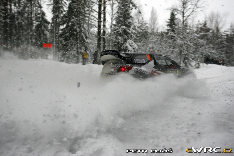 [WRC] 2011 - Rallye de Suède - Page 3 Pe_a_415