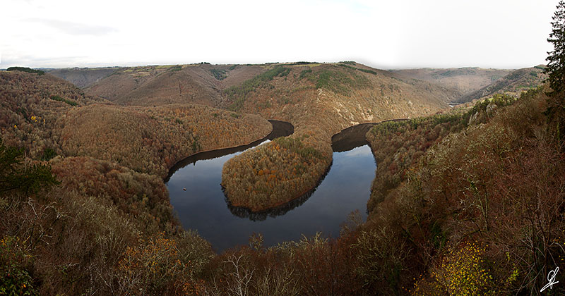 Panoramique du Mandre de Queuille  l'automne Queuil10