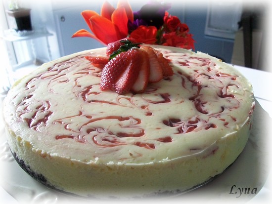 Gâteau au fromage et aux spirales de fraises Gateau10