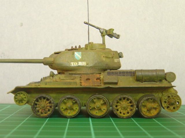 T-34/85 M BOSNIAQUE (fini) 00514