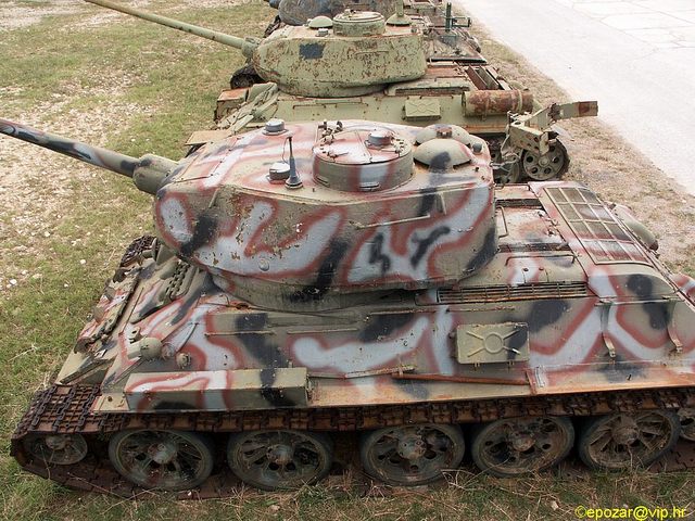 T-34/85 M BOSNIAQUE (fini) 210