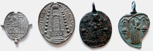 N. S. Loreto/ S. Antonio Padua.- s. XVII  y otras tres medallas (SXVII-O126)(MAM) P1090921