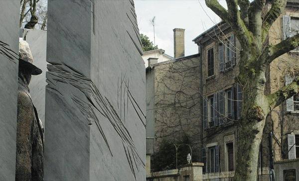 Haut lieu de la mémoire Française. La maison du Docteur DUGOUJON où fut arrêté Jean MOULIN et ses amis,rouvrira ses portes au public à Caluire dans le département du RHÔNE (69),au mois de Mai 2010. Jean_m10