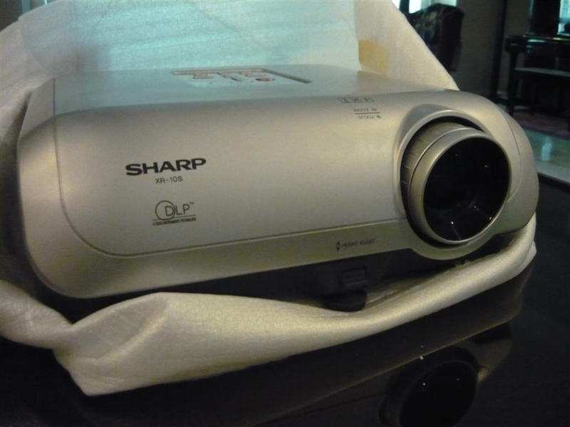 SHARP XR-10s DLP Projector Used) P1010710