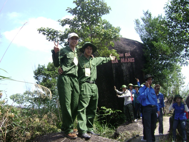 Thanh niên hoà châu Tham gia hành quân về nguồn Dsc02023