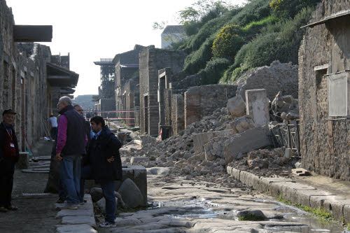 Pompei : la Domus dei Gladiatori è crollata _4mini12