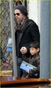 Angelina,Brad e Pax saindo do Hotel "Grand Canal" 17.02.10 Brad-p17