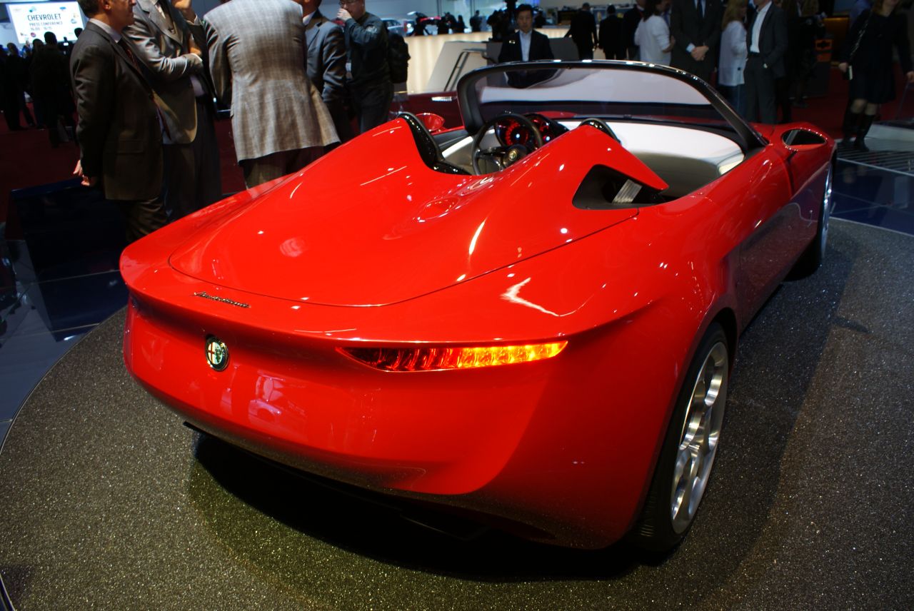 Alfa Romeo "2uettottanta" von Pininfarina - Der neue Spider ? Pininf14