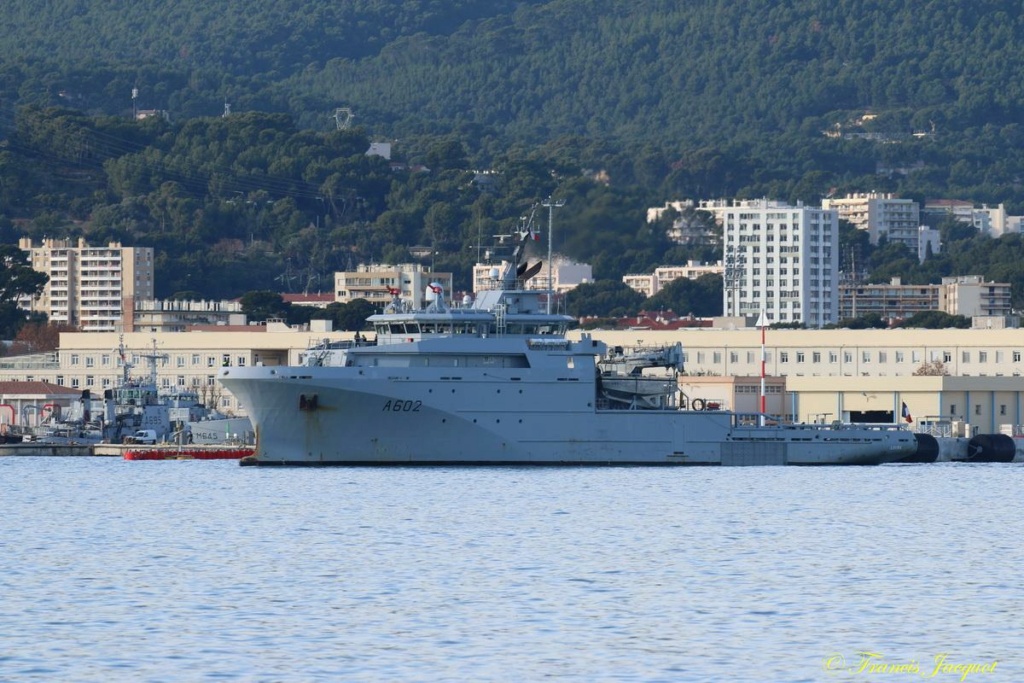 [Les ports militaires de métropole] Port de Toulon - TOME 2 - Page 3 09210