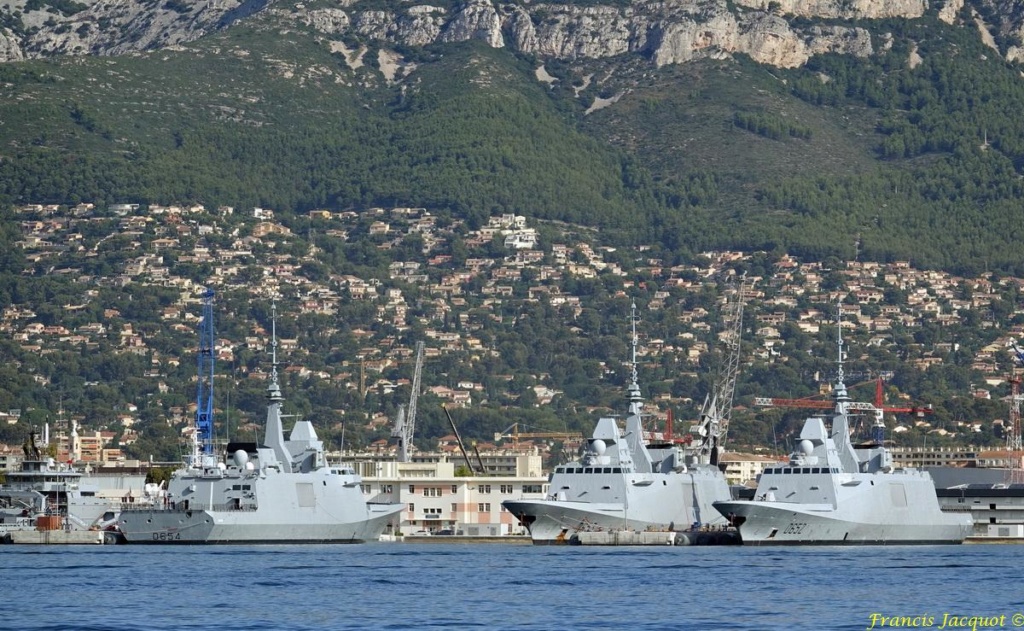 [Les ports militaires de métropole] Port de Toulon - TOME 1 - Page 20 Dsc00311