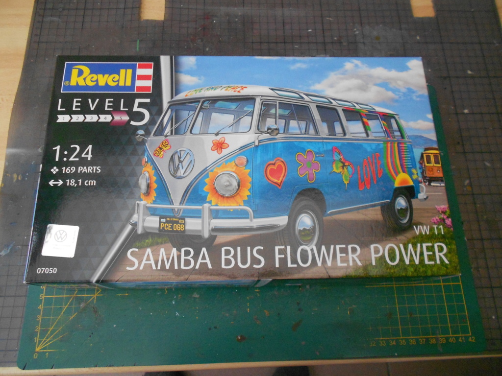 v w t1 samba bus flower power revell 1/24  Dscn6155
