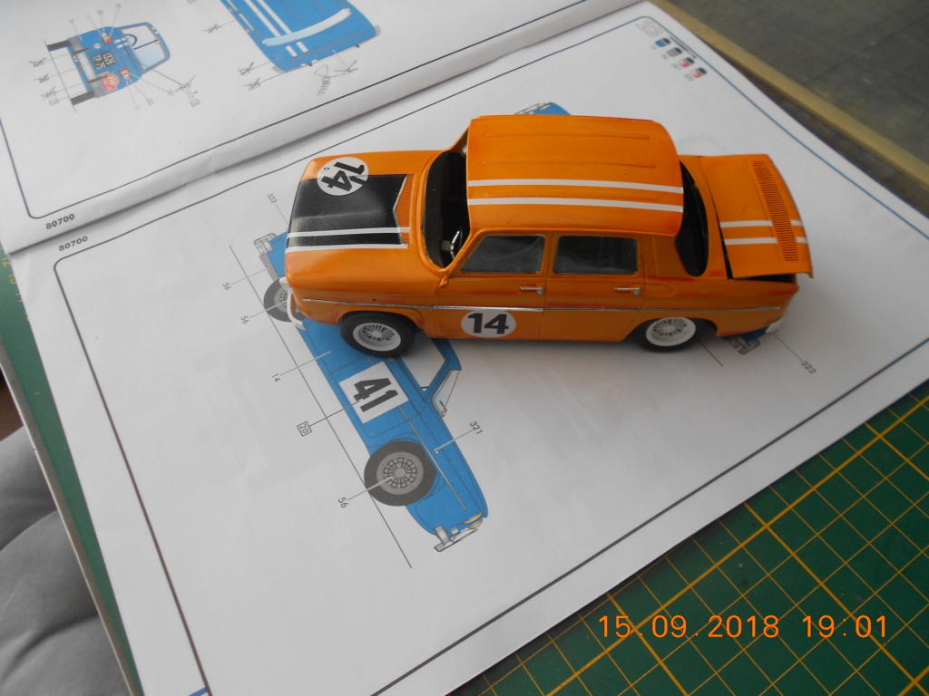 Renault R8 Gordini Heller au 1/24 R8dscn23