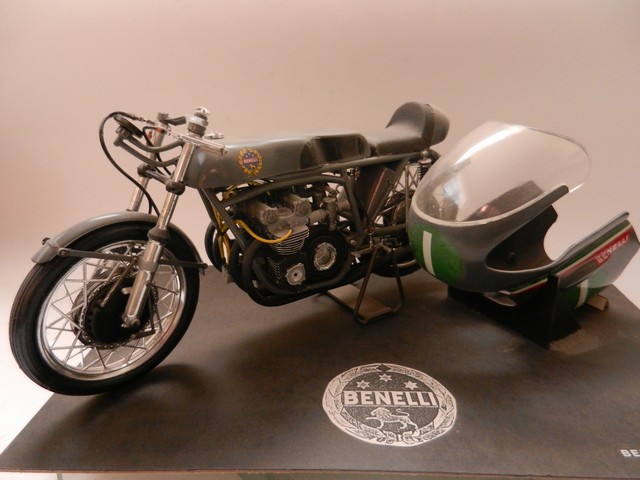 * 1/9 Moto Benelli 250cc - Modèle Grand Prix 1965   PROTAR 01012