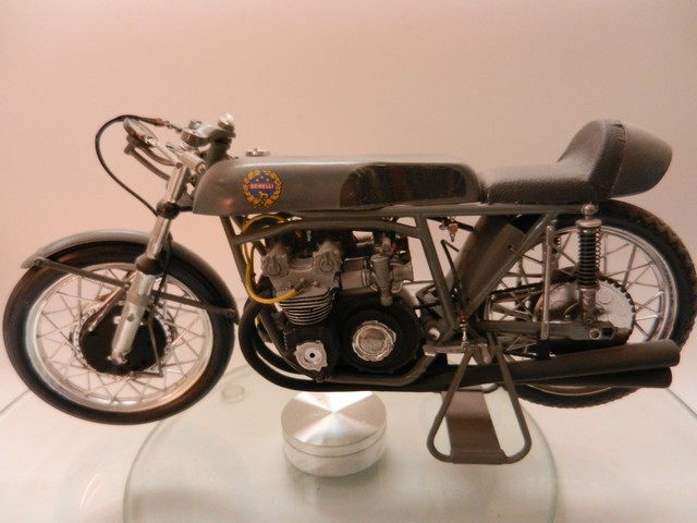 * 1/9 Moto Benelli 250cc - Modèle Grand Prix 1965   PROTAR 01312
